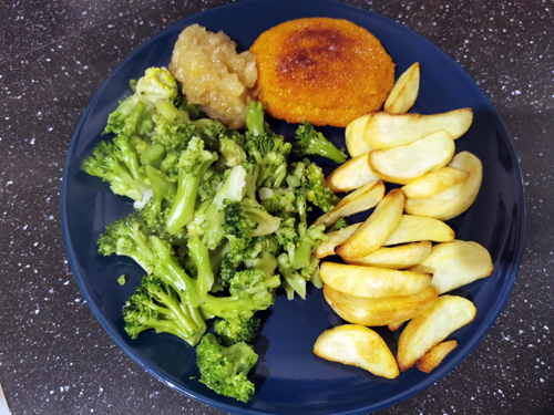 Broccoli aardappelpartjes saté schnitzel beenham